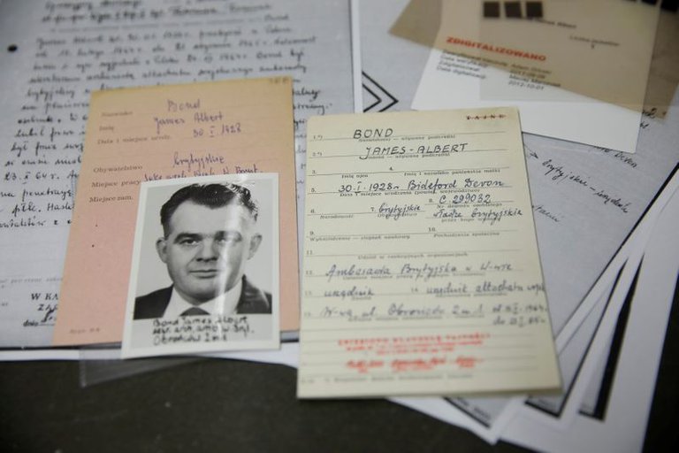 James Bond existió, era británico y miembro del servicio exterior: Su misión en Polonia en plena Guerra Fría