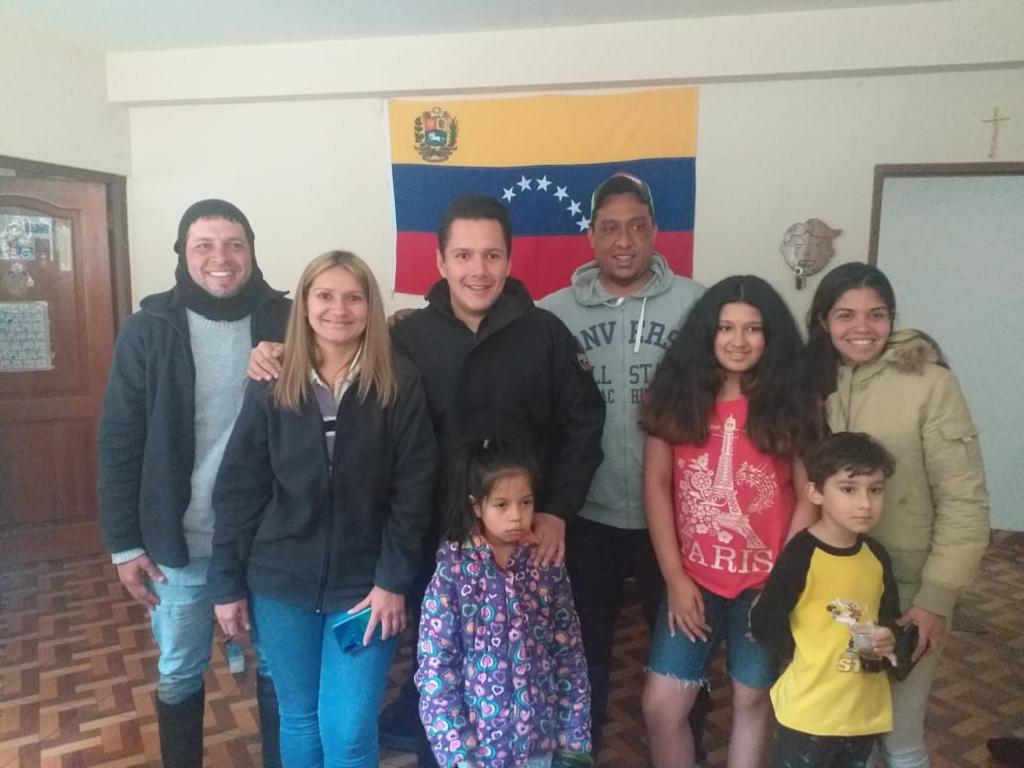 Embajador de Venezuela en Bolivia llevó mensaje de Guaidó a connacionales en víspera electoral