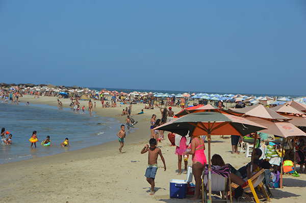 Régimen de Maduro fijó horario de apertura para las playas en la semana de flexibilización