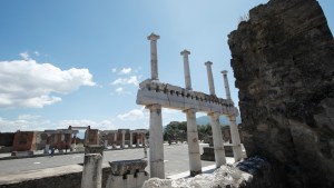 Turista devolvió objetos “malditos” que robó en Pompeya porque le trajeron 15 años de infortunios