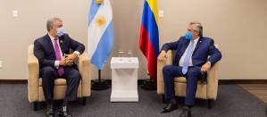 Exministro argentino despedido por “vacunación VIP” podría ser embajador en Colombia