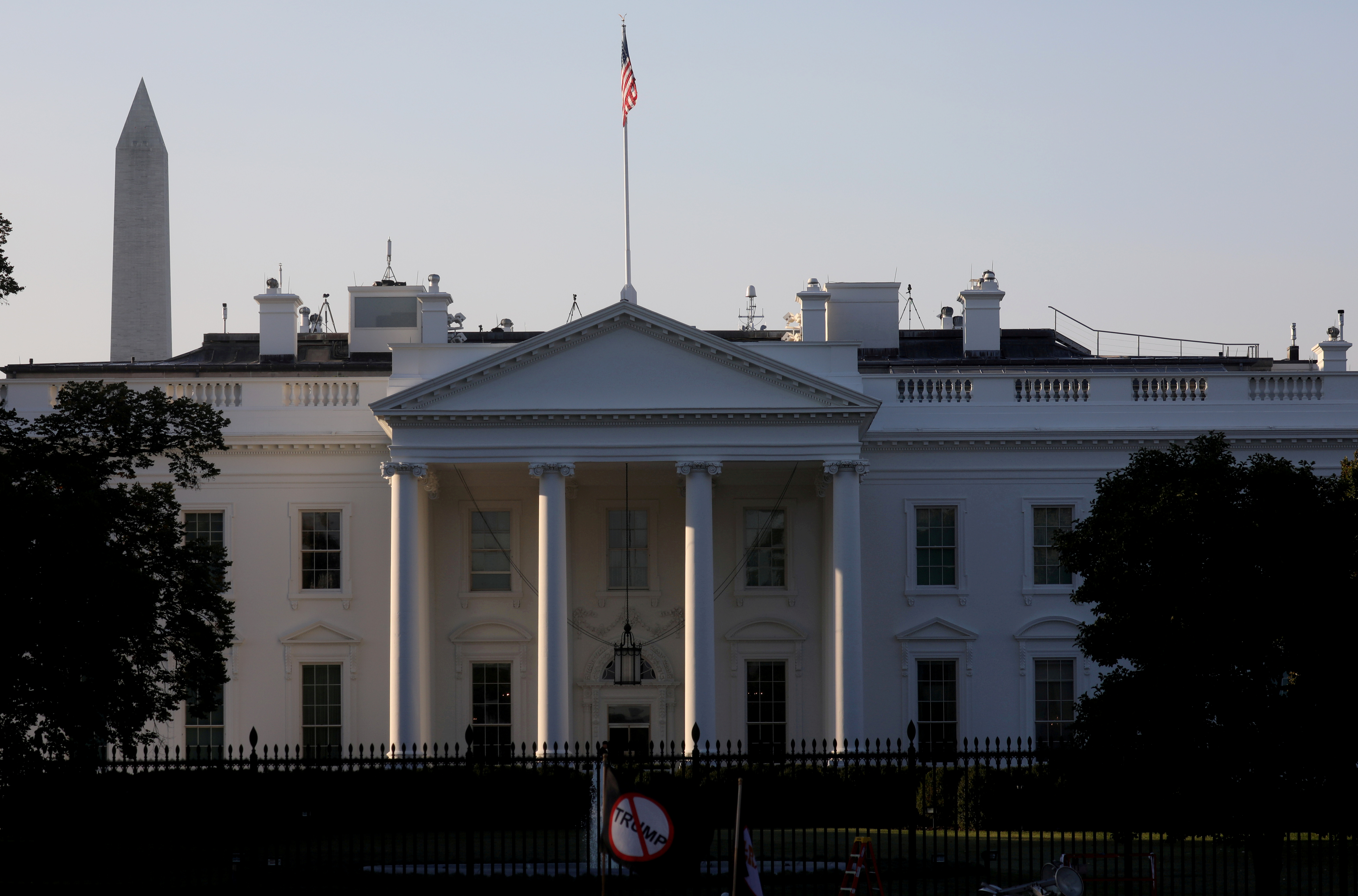 Casa Blanca planifica celebración mientras pide a estadounidenses que permanezcan en sus casas