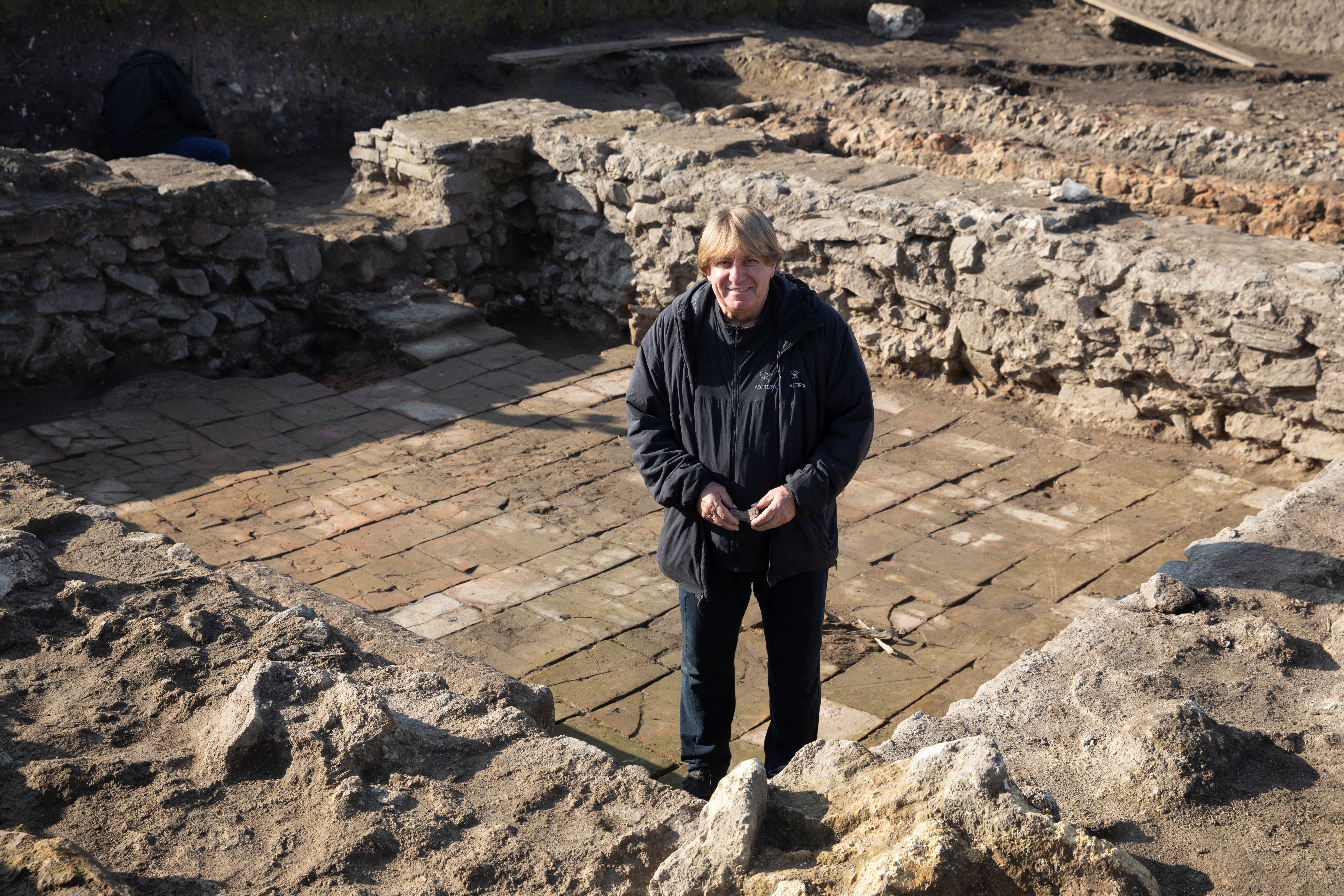 Enterrado bajo un campo de maíz en Serbia, cuartel militar romano revela lentamente sus secretos