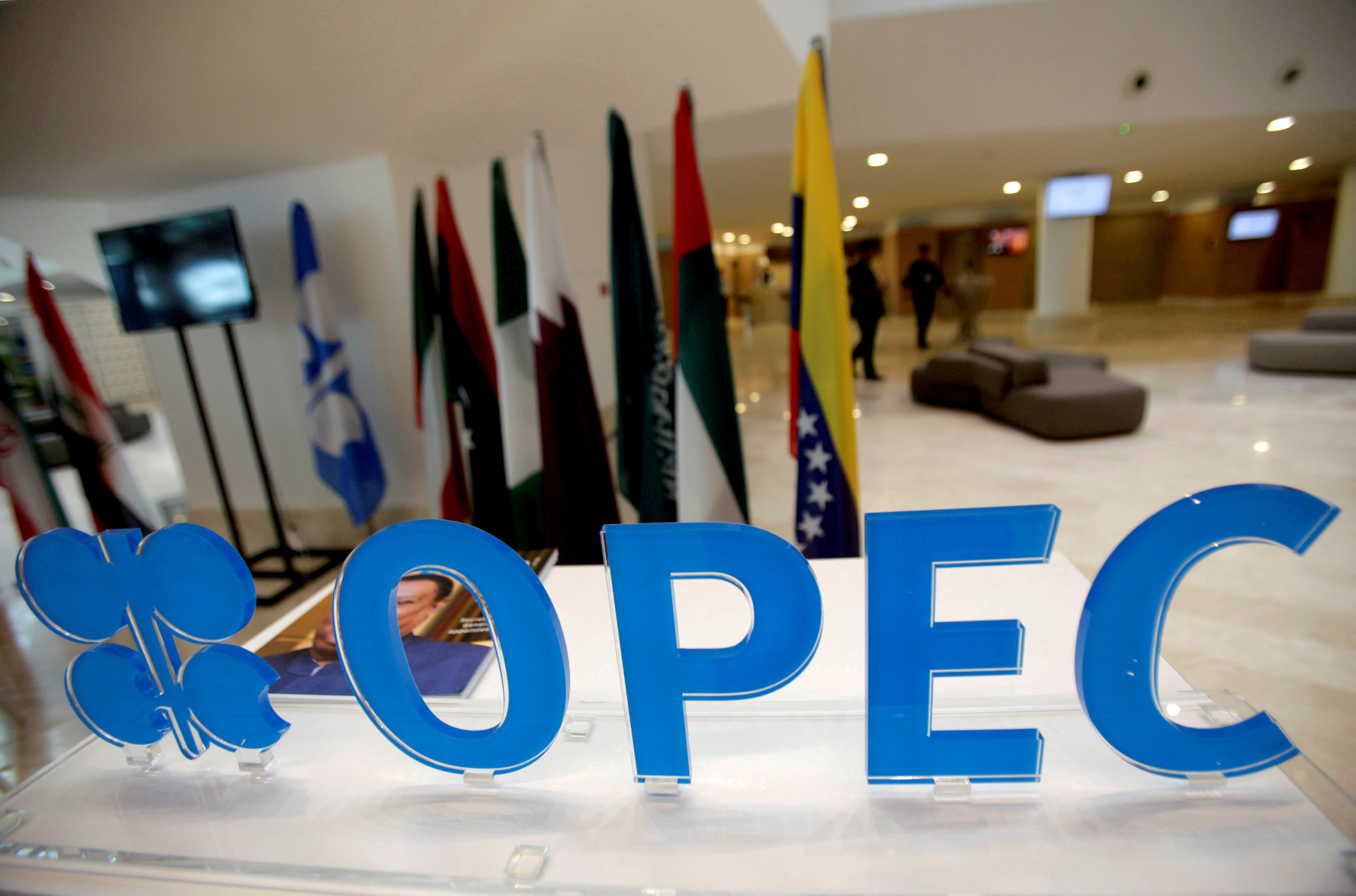 La Opep intenta reanimar un mercado petrolero deprimido por la pandemia