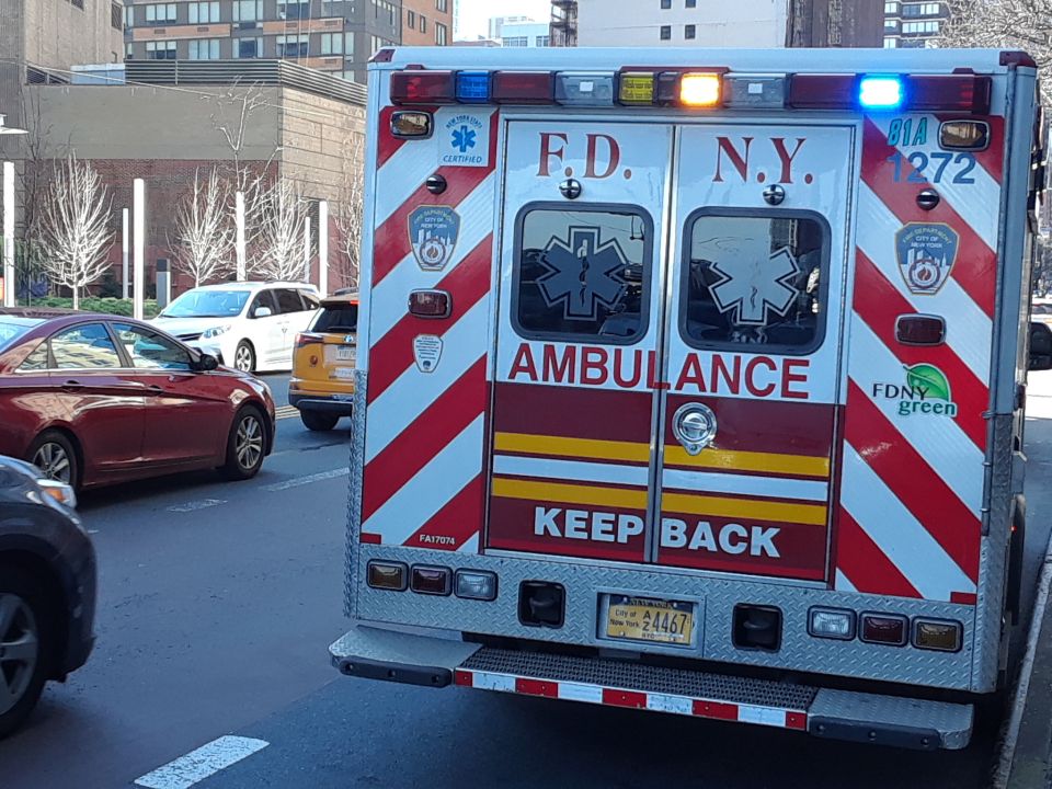 Dos jóvenes murieron en un brutal accidente en Brooklyn