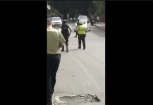 EN VIDEO: PoliChacao frustró robo de un comercio en Los Palos Grandes #21Nov 