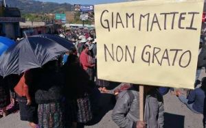 Indígenas en Guatemala bloquearon carreteras para exigir la renuncia de Giammattei