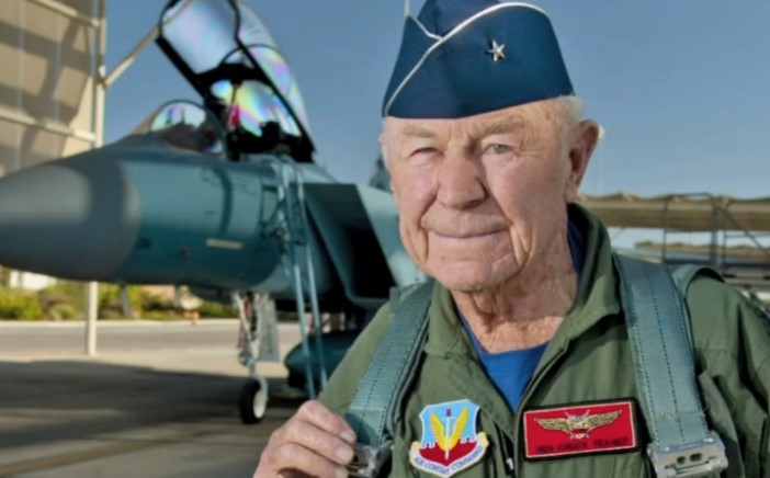 Muere el piloto estadounidense Chuck Yeager, leyenda de la aviación