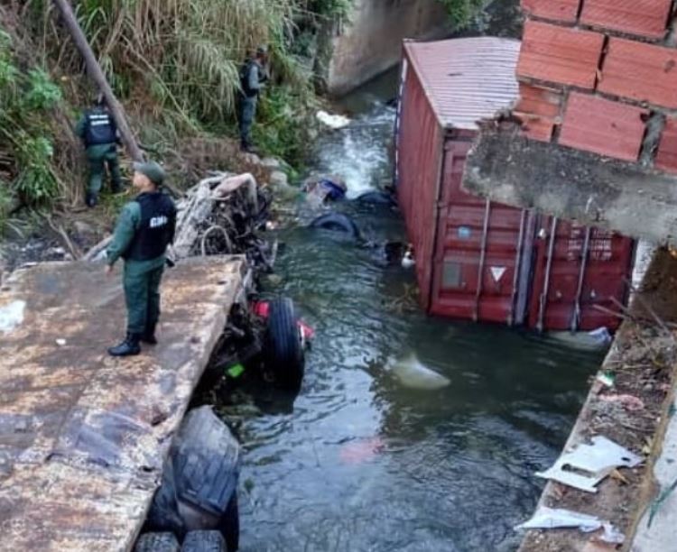 Al menos cuatro muertos tras accidente en la autopista Gran Mariscal de Ayacucho