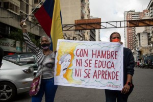Profesores venezolanos, dedicados a la enseñanza y humillados con salarios de hambre