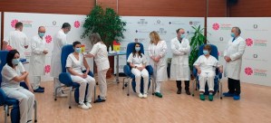 Una enfermera, una bióloga y un sanitario, Italia comienza a vacunarse