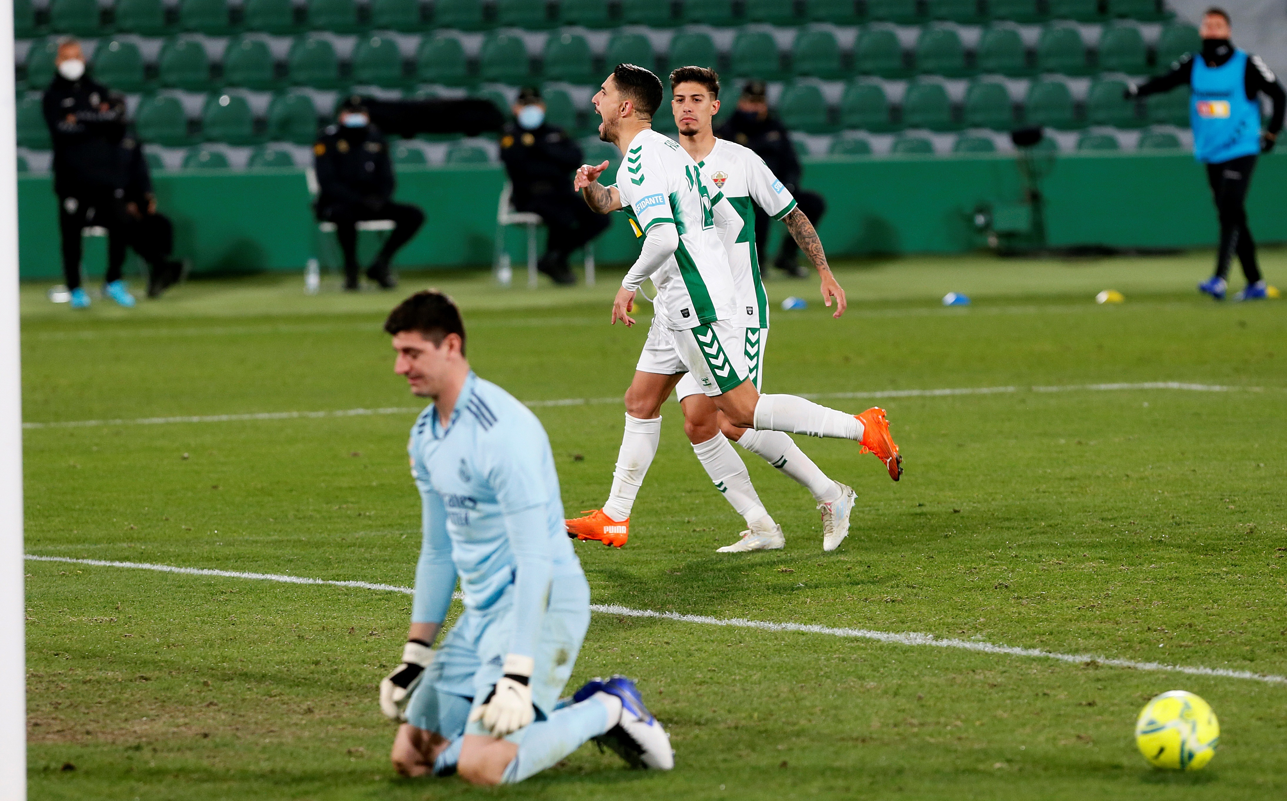 El Elche frenó el impulso del Real Madrid con un empate