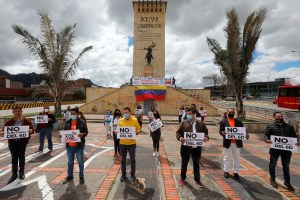 Venezolanos en Colombia rechazaron con plantón el fraude electoral de Maduro (Fotos)