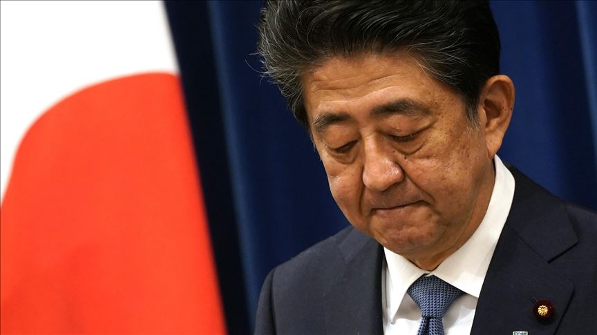 El ex primer ministro japonés se excusa ante al Parlamento por escándalo financiero