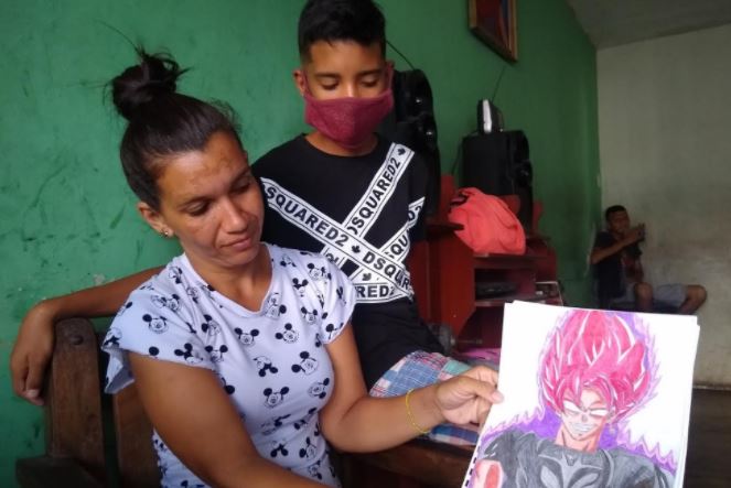 Adolescente venezolano con autismo ofrece dibujos en Twitter para ayudar a su madre