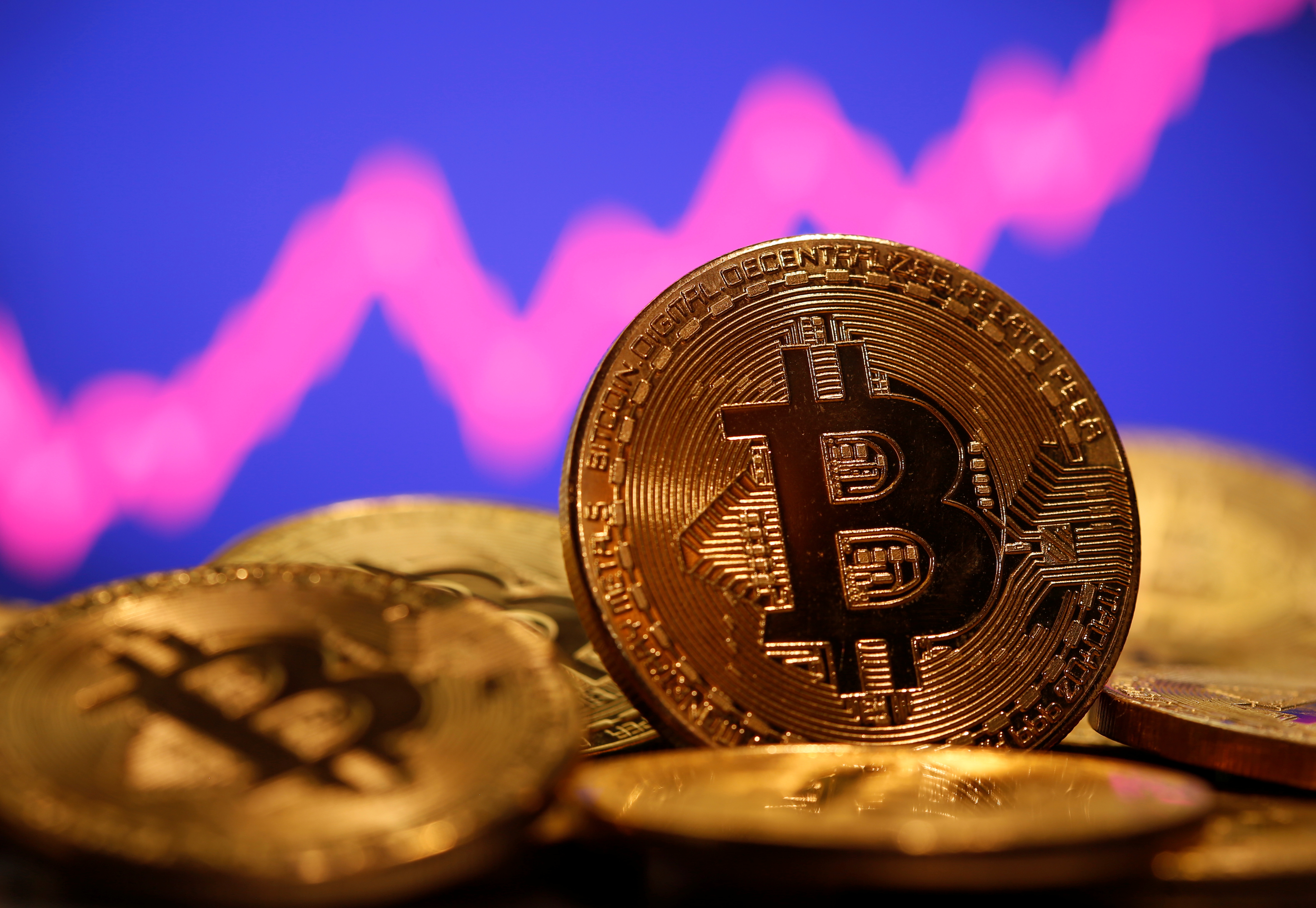 ¿Qué ocasionó el brutal desplome del bitcoin?