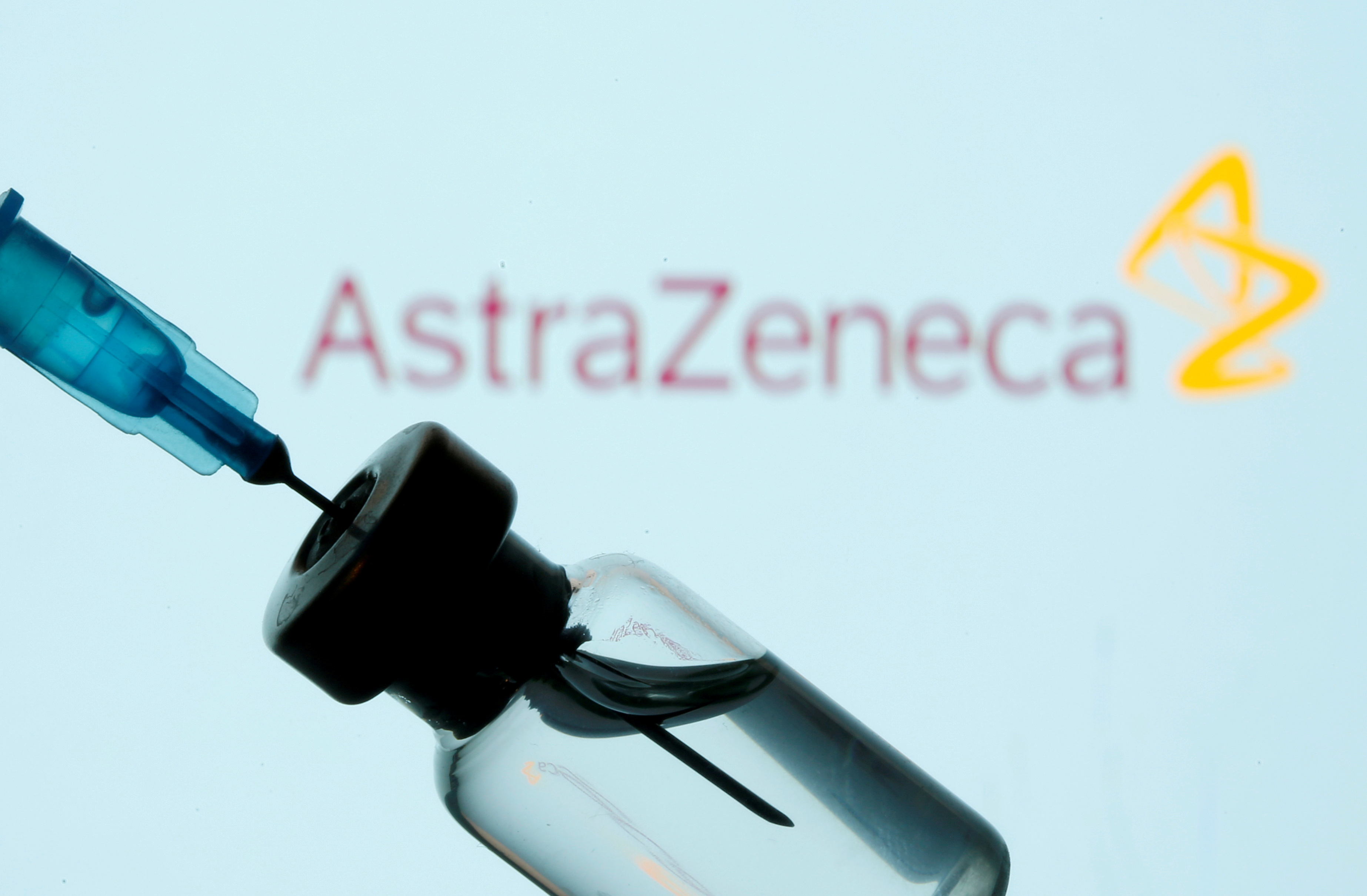Recomiendan suspender la vacuna de AstraZeneca en Irlanda por “precaución”