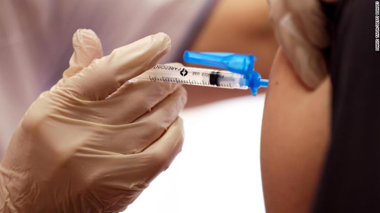 Vacuna de Moderna podría proteger contra el Covid-19 durante un año