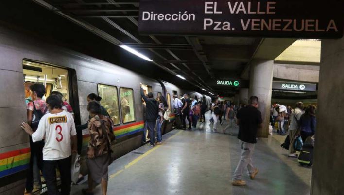 Videos: Tren del Metro de Caracas se descarriló este #19Ene