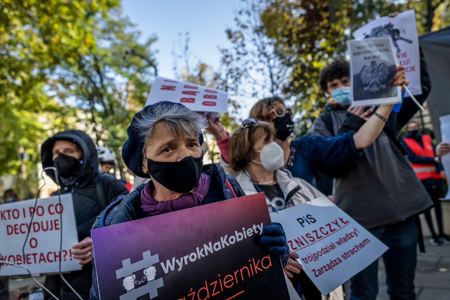 Polonia promulga una prohibición “casi total” del aborto