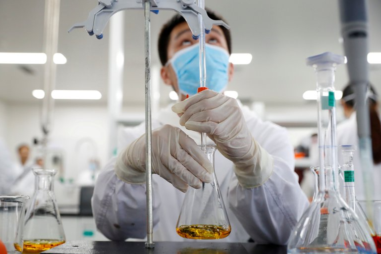 NYT: China quería presumir sus vacunas, pero no le está saliendo bien