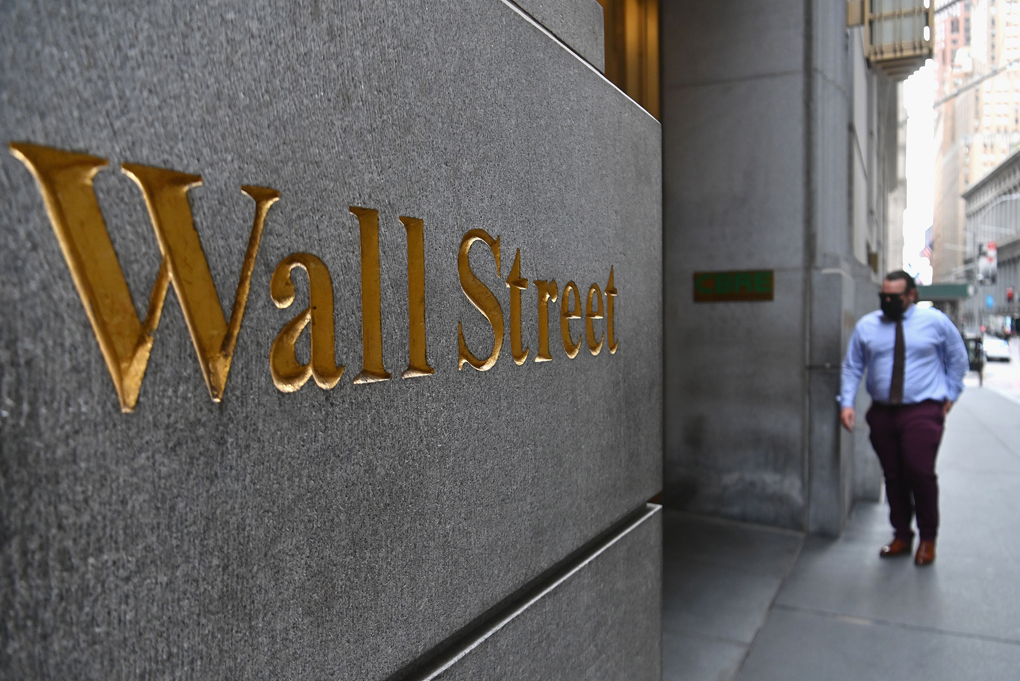 Wall Street termina al alza con el S&P 500 en nuevo récord a pesar de inflación en EEUU