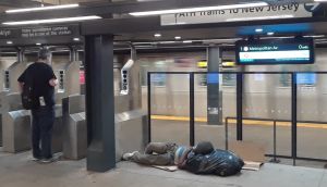 Ni los policías se salvan de la violencia en el Metro de Nueva York