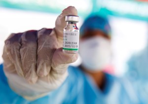 Egipto recibe 300.000 dosis de vacuna antiCovid donadas por China