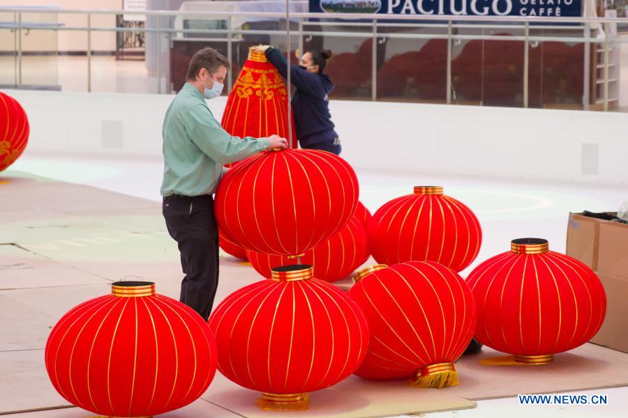 Linternas rojas decoran el centro comercial en Texas para conmemorar el Año Nuevo Lunar chino (Fotos)