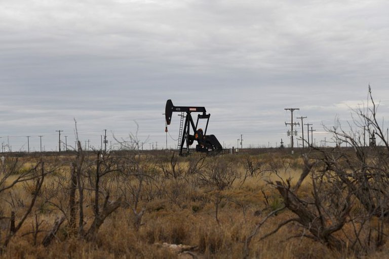 Petróleo vuelve a subir a pesar de posibilidad de que EEUU libere reservas