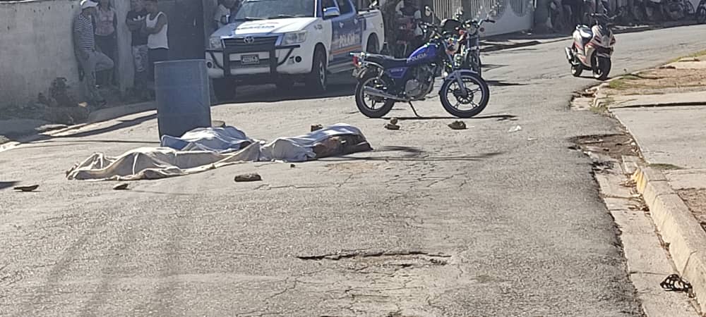 Hallan a tres personas asesinadas en plena vía pública de San Mateo