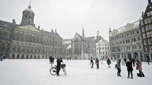 La nieve cubre Holanda por llegada de la primera tormenta en 10 años