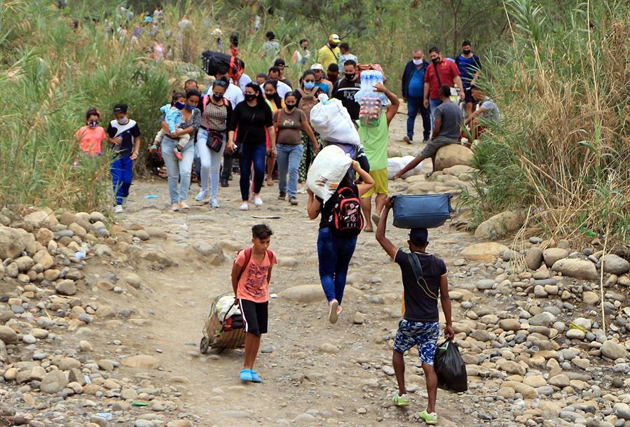 En las trochas fronterizas “cada día se pierde una vida”: La tragedia de los venezolanos que huyen de la crisis