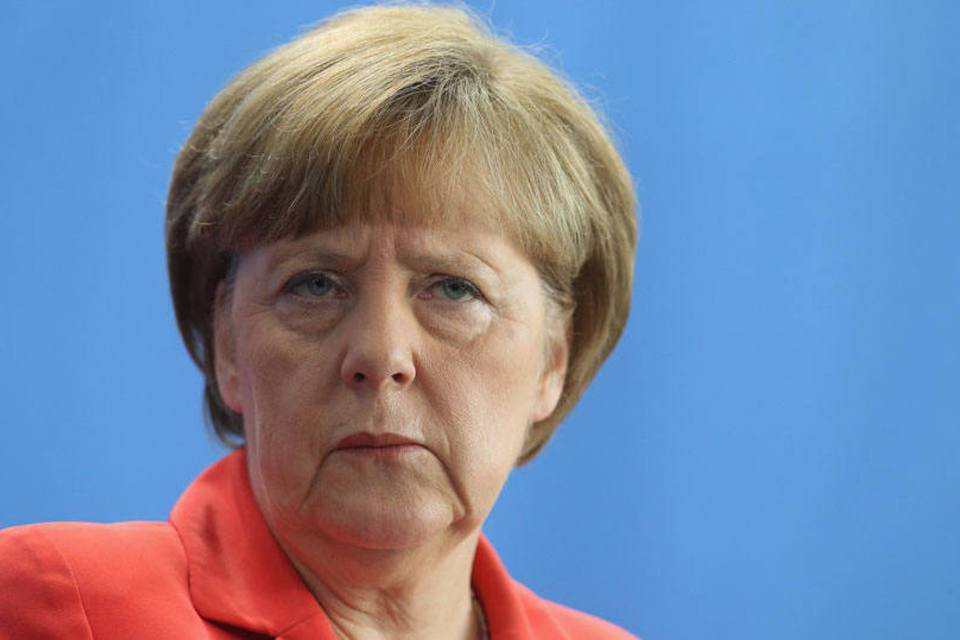 Merkel considera “injustificada” expulsión de diplomáticos europeos de Rusia