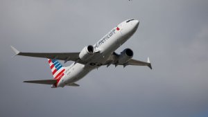American Airlines planea venta de bonos respaldada por programa de viajero frecuente