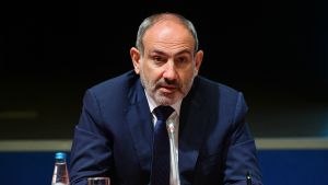 El primer ministro de Armenia, Nikol Pashinián, anuncia que renunciará en abril
