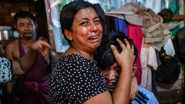 Birmania entre protestas llora sus muertos tras el día más sangriento desde el golpe militar