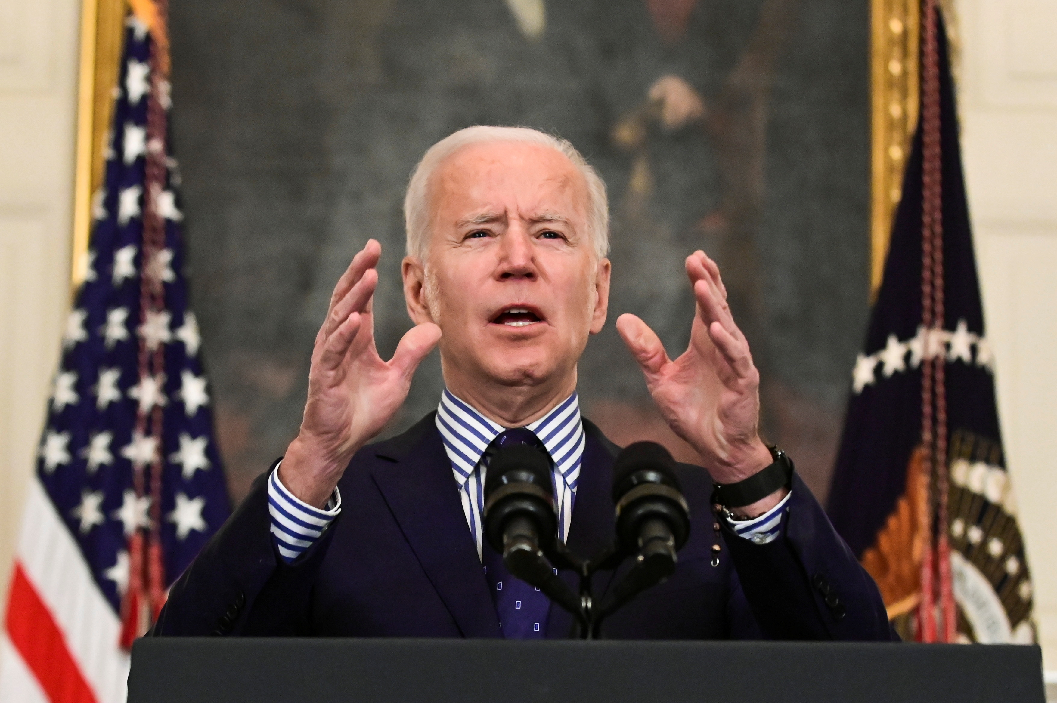 Gobierno de Biden informó que no defenderá la regla de carga pública ante la Corte Suprema