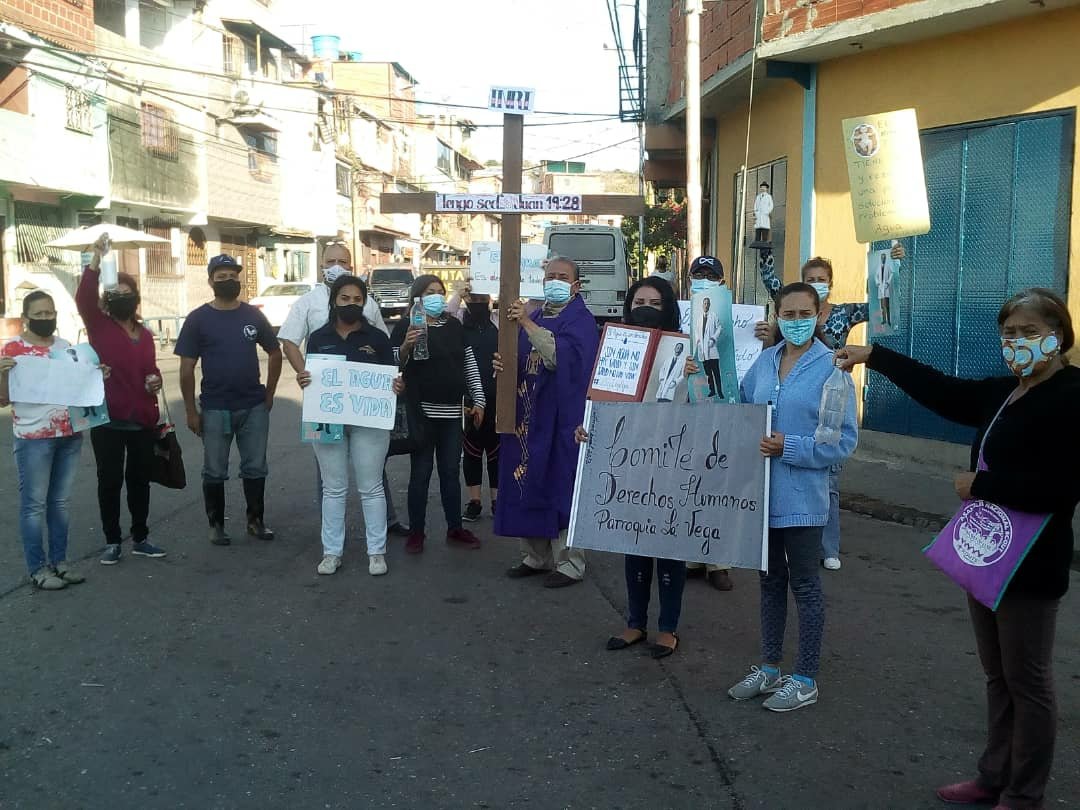 Abandonados por el régimen, en La Vega protestan por la falta de agua #22Mar (FOTOS)