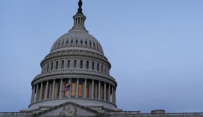 Votación maratónica sobre plan de estímulo de Biden se extiende en Senado de EEUU