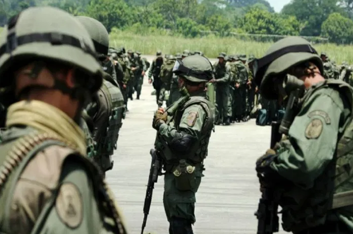 La Fanb reportó un nuevo combate contra grupos irregulares y hubo saqueos en la frontera con Colombia