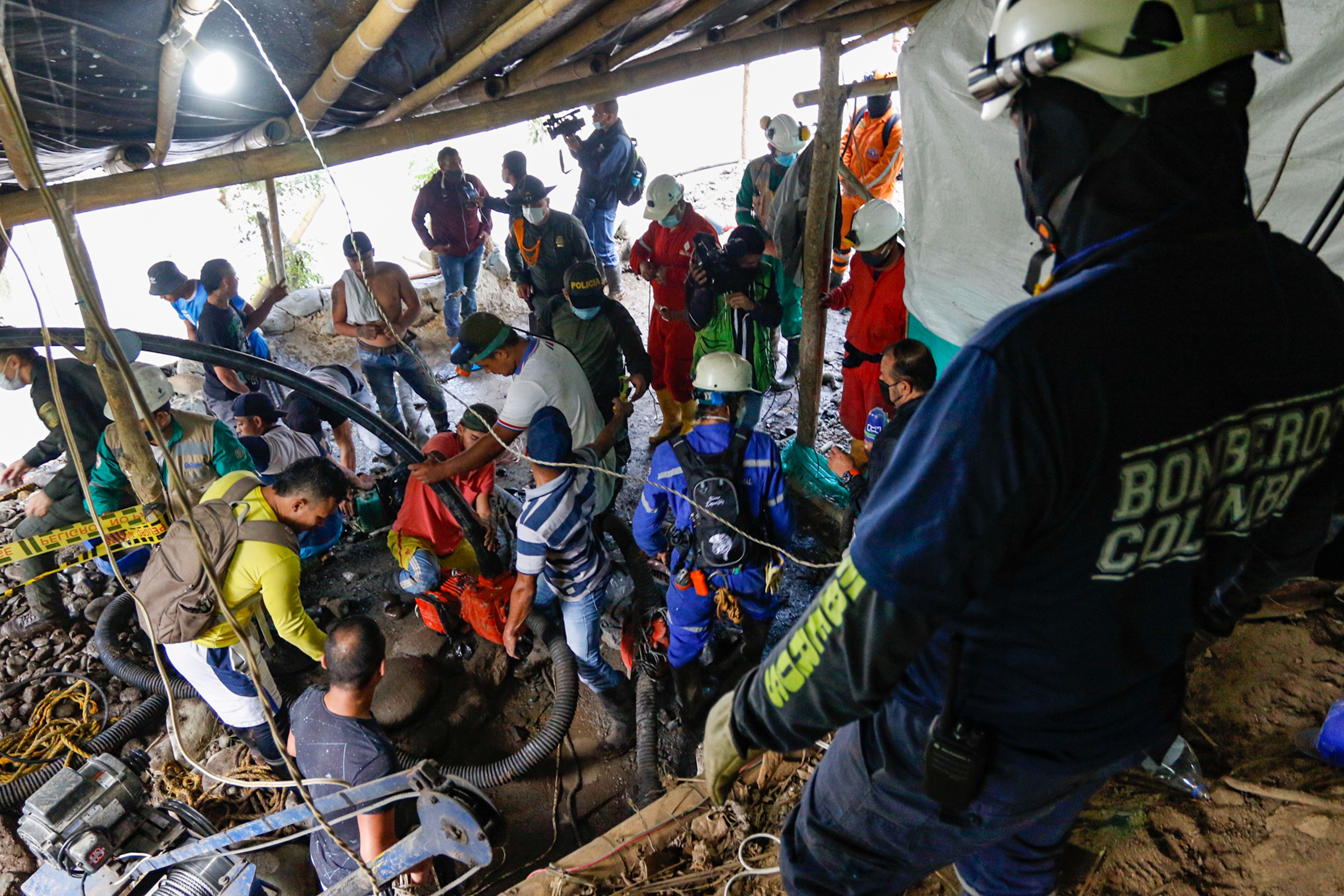 Tras 24 días, rescataron cuerpos de 11 mineros atrapados en Colombia