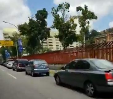 La MEGA COLA para surtir gasolina en la E/S del Cied en Baruta este #23Mar (Video)