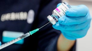 Gobernador de Florida extendió disponibilidad de vacunas para menores de 65 años