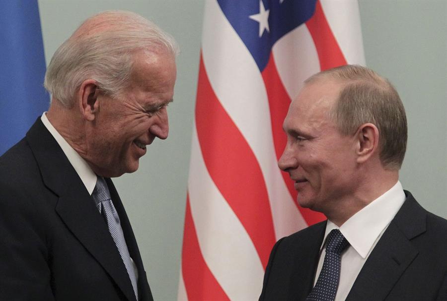 Putin y Biden barajan una cumbre en junio para frenar una nueva Guerra Fría