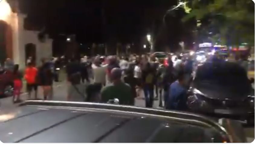 Protestaron frente a residencia presidencial en Argentina tras ampliación del toque de queda (Videos)