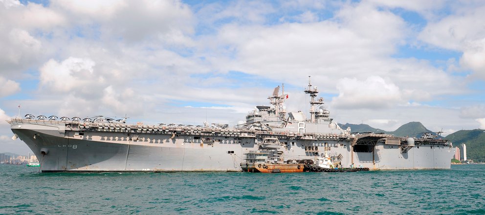 Cómo es el USS Makin Island, el “pequeño portaaviones” enviado al Mar de China Meridional