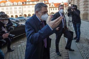 República Checa anuncia la expulsión de numerosos diplomáticos rusos