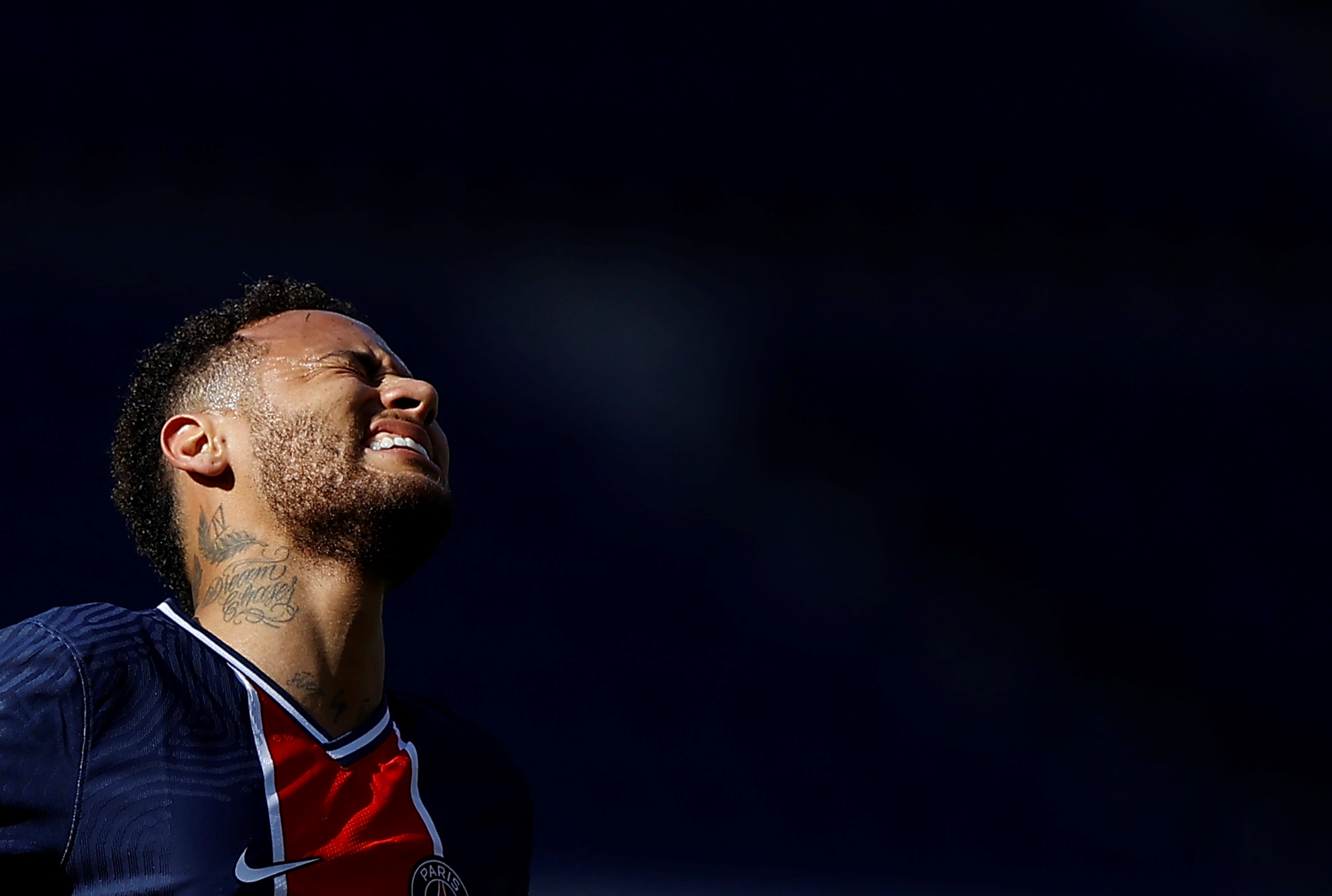 Neymar fue expulsado y desató un escándalo en la histórica derrota del PSG (Videos)