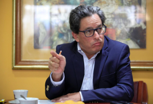 Ministro colombiano defendió la reforma fiscal porque bajaría la pobreza extrema